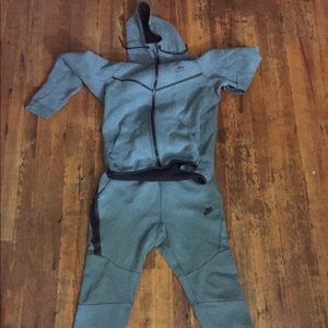 Nike Tech Suit
